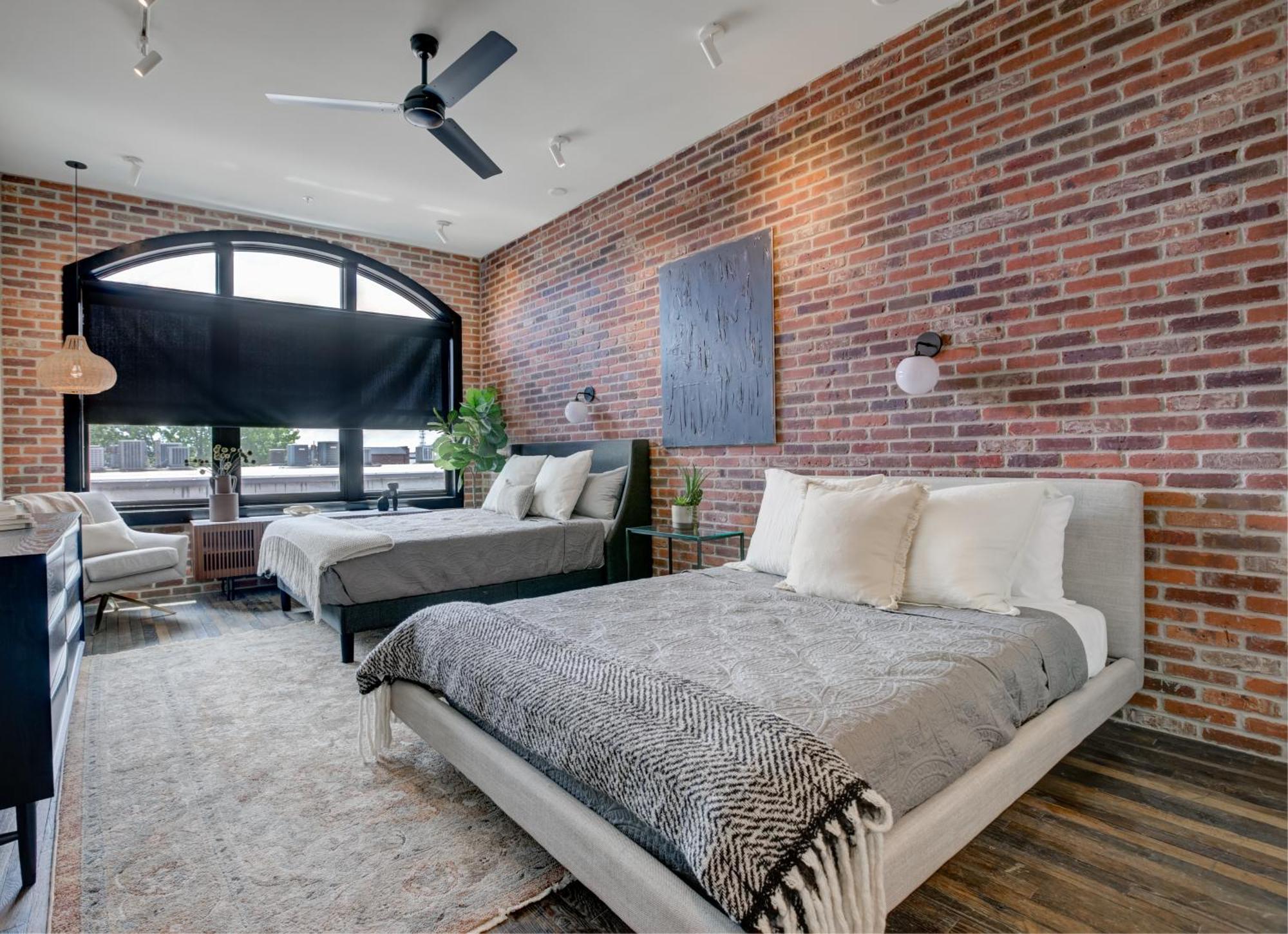 Entire Floor Penthouse Loft, Sleeps 20 *
